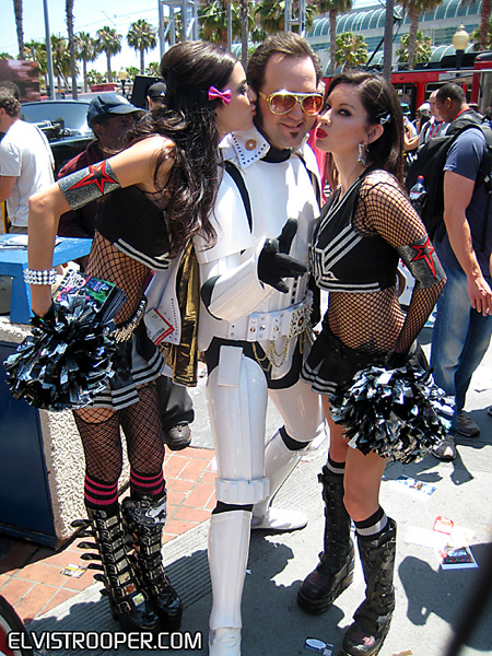 SDCC10-ElvisTrooperDotCom_002